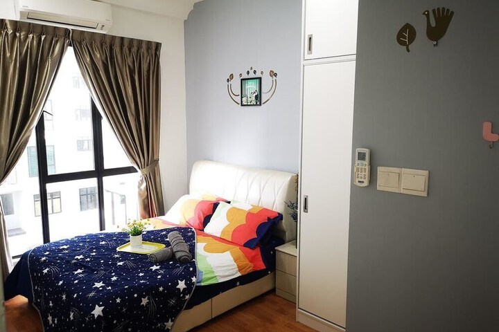 Room 12 of 106