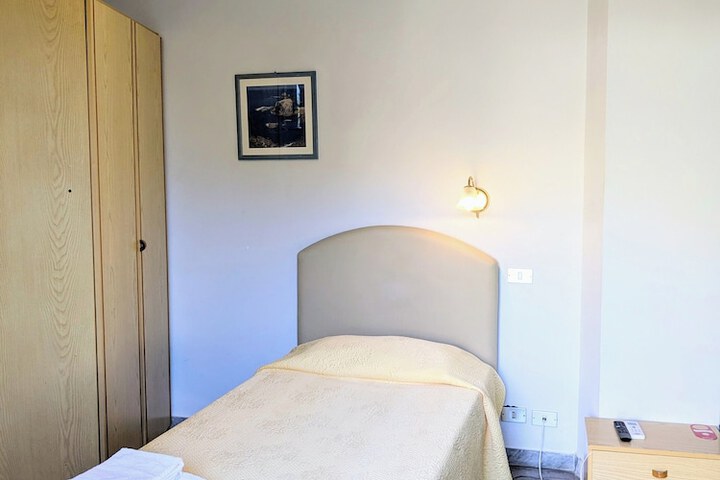 Room 47 of 204