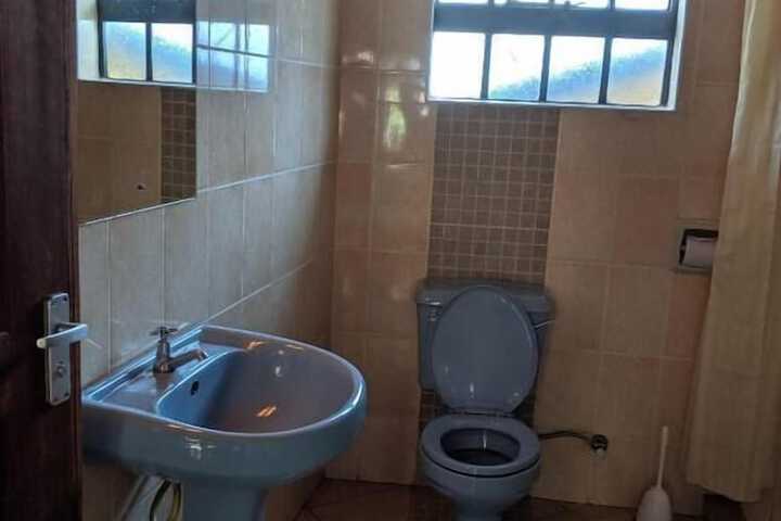 Room 7 of 18