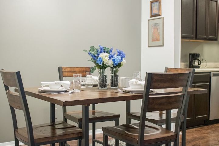 Dining 19 of 19