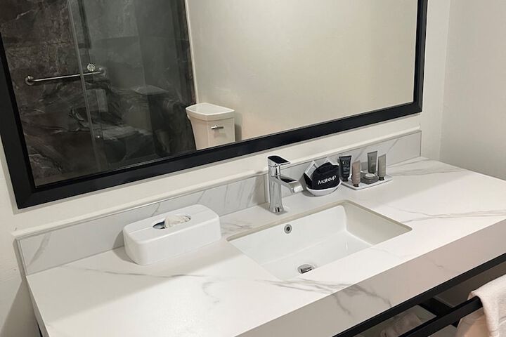 Room 82 of 100