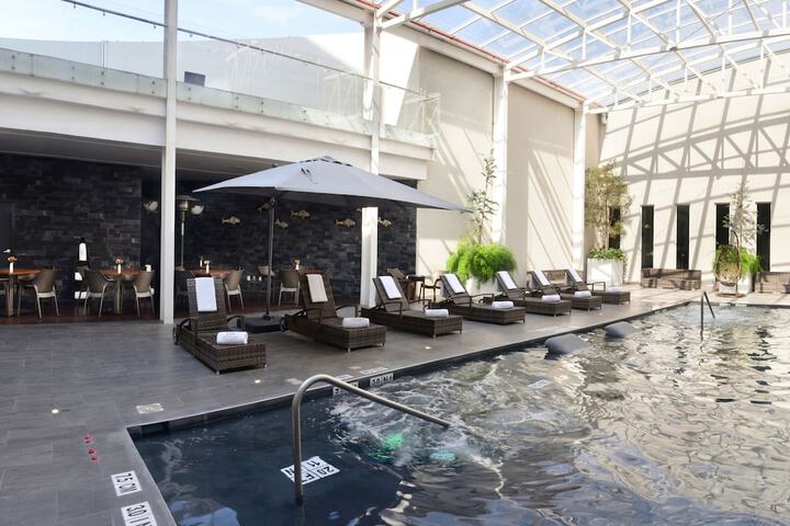 Hotel with Pool