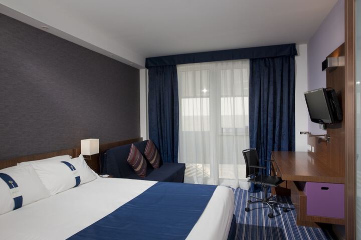 Room 9 of 26