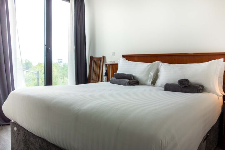 Room 8 of 121
