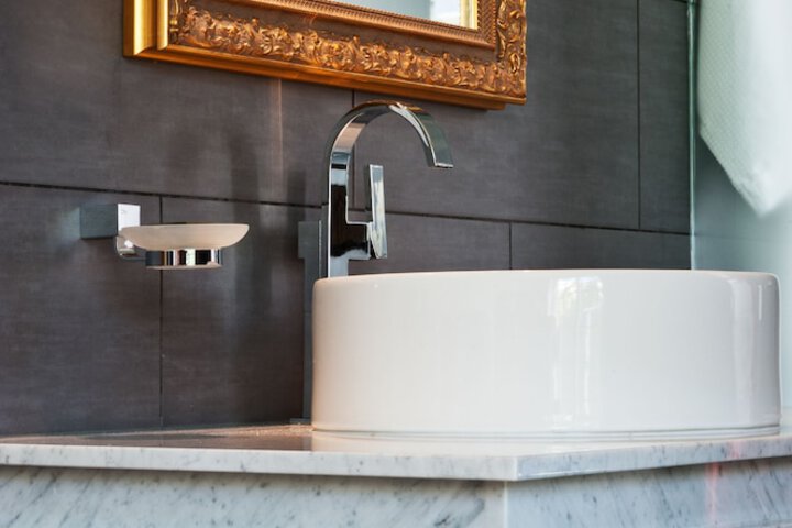 Bathroom sink