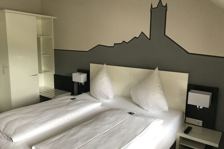 Room 11 of 82