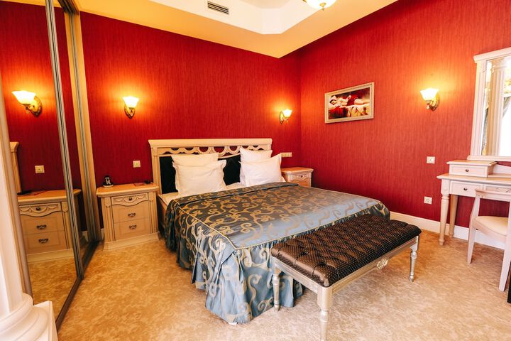 Room 8 of 55