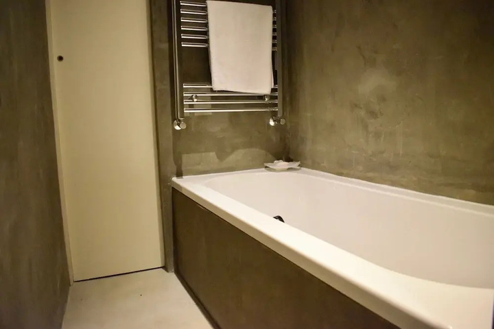 Room 7 of 13