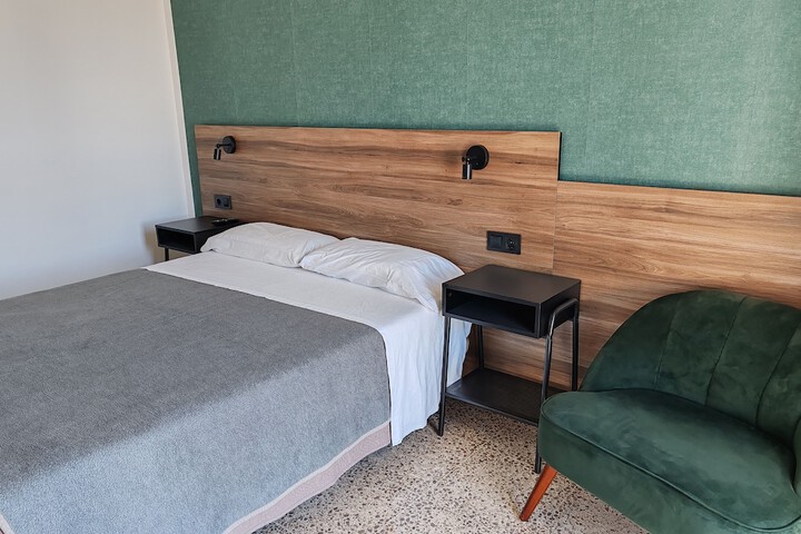 Room 6 of 11