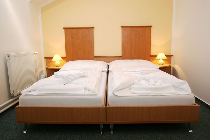 Room 6 of 49
