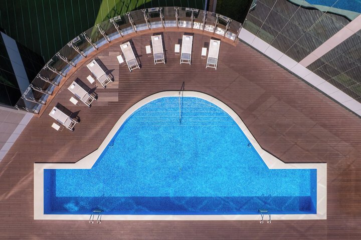 Pool 94 of 196