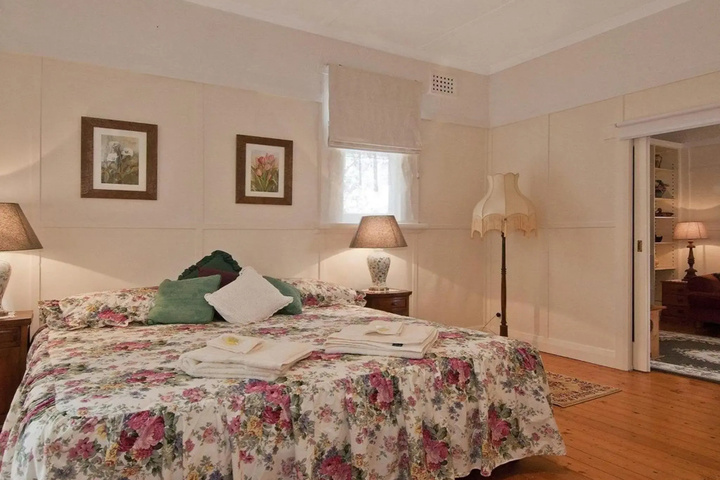 Room 5 of 12