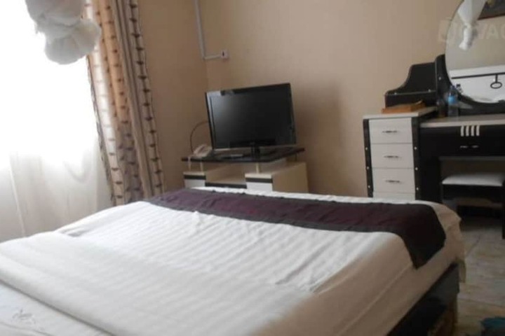 Room 9 of 44