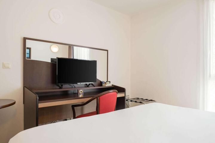 Room 60 of 77