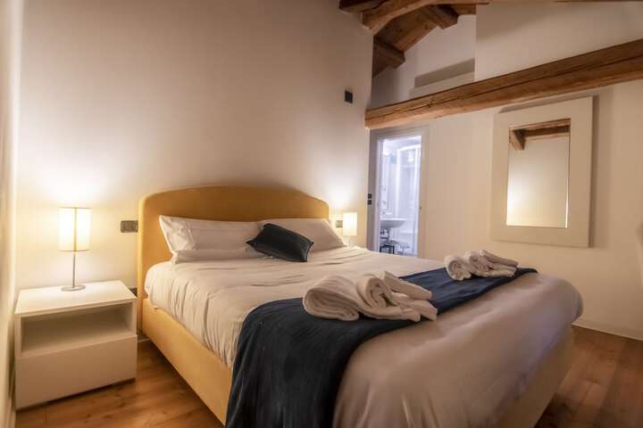 Room 8 of 34