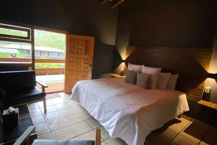 Room 5 of 92