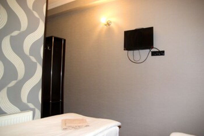 Room 13 of 30