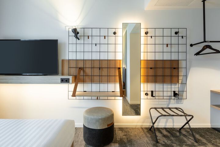 Room 14 of 87