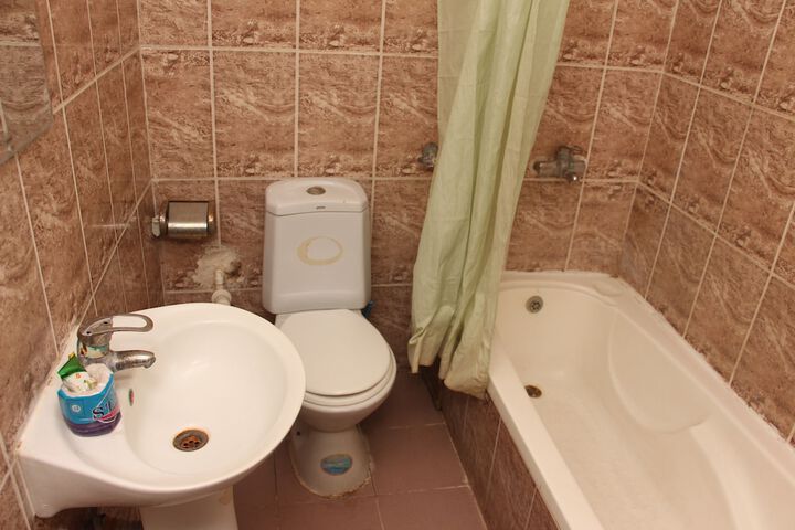 Room 9 of 13