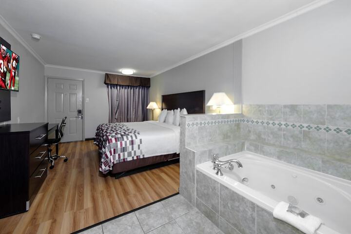 ADA Accessible Deluxe King with Roll in Shower (12 of 24)