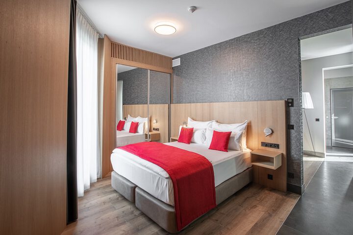 Room 17 of 46
