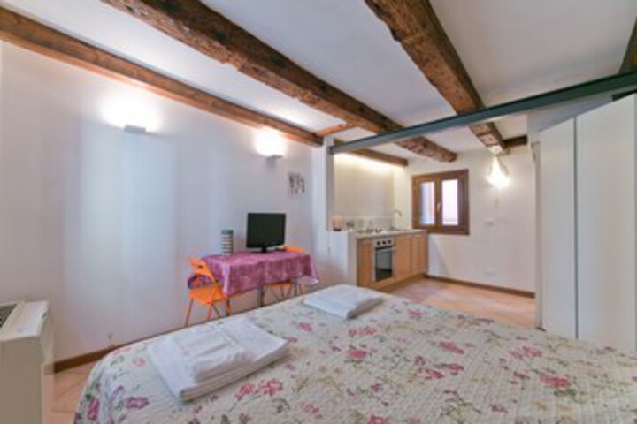 Room 18 of 19