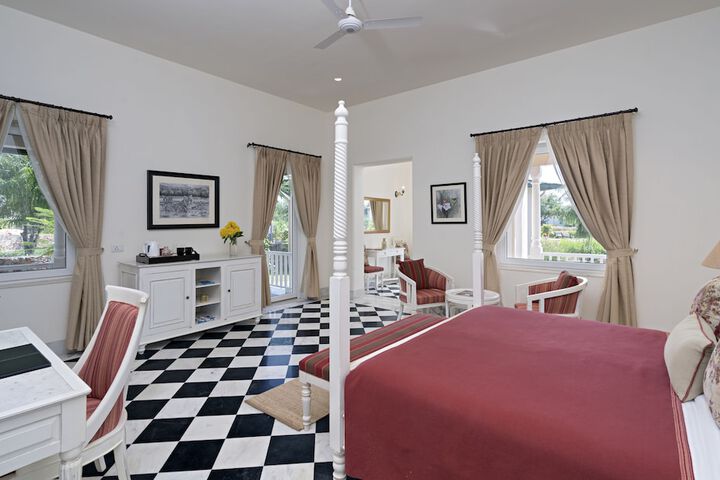 Room 10 of 46