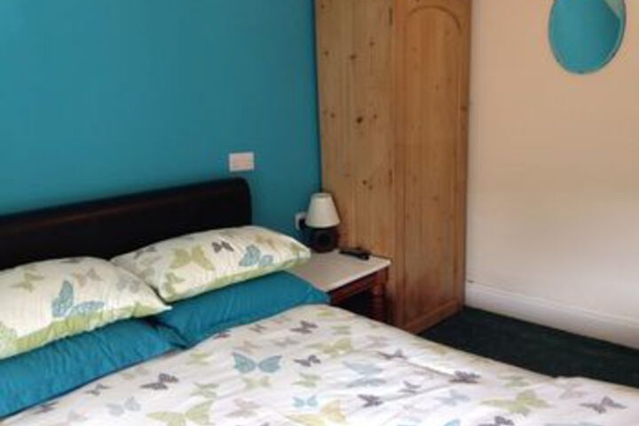 Room 7 of 12