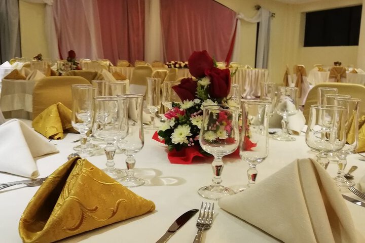 Ballroom/Hall 8 of 10