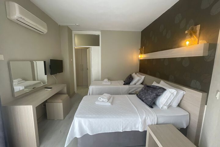 Room 12 of 24