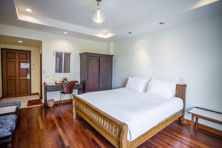 Room 4 of 14