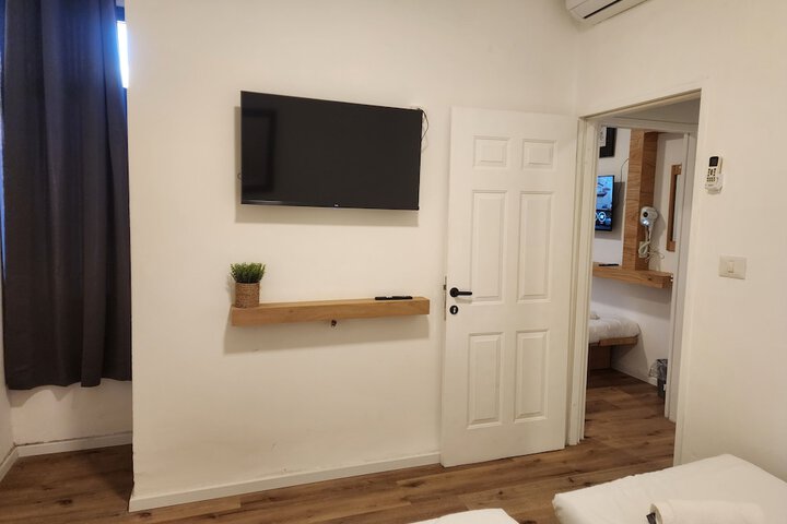 Room 26 of 141