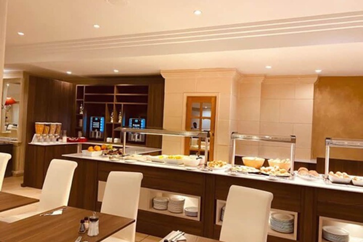 Dining 42 of 57