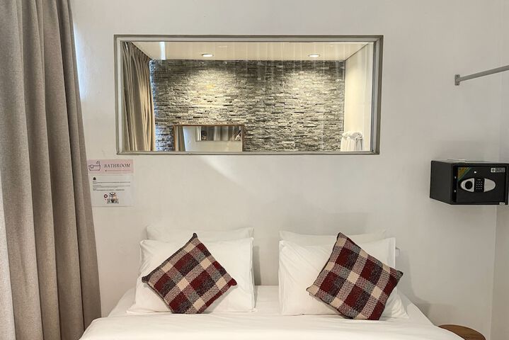 Room 12 of 49