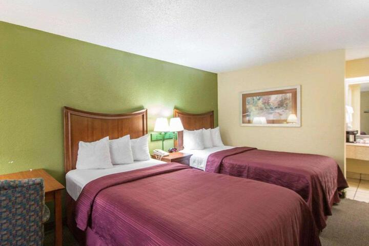 2 Double Beds (1 of 4)