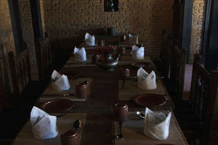 Dining 15 of 26
