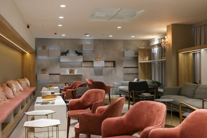 Lounge 55 of 66