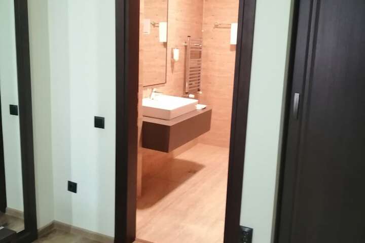 Room 34 of 106