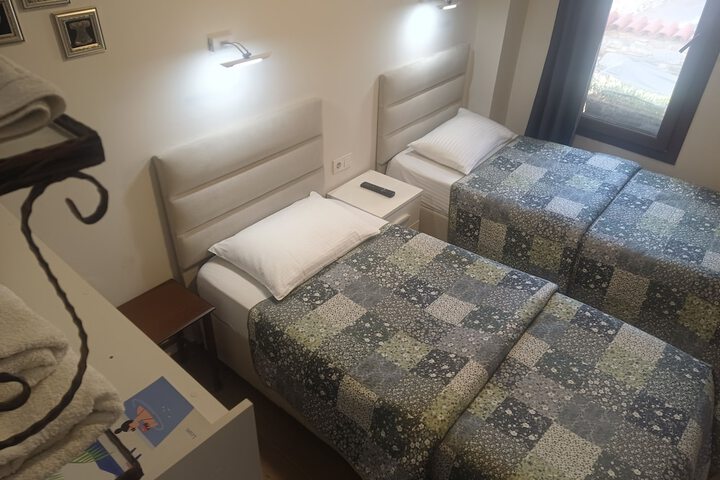 Room 4 of 125