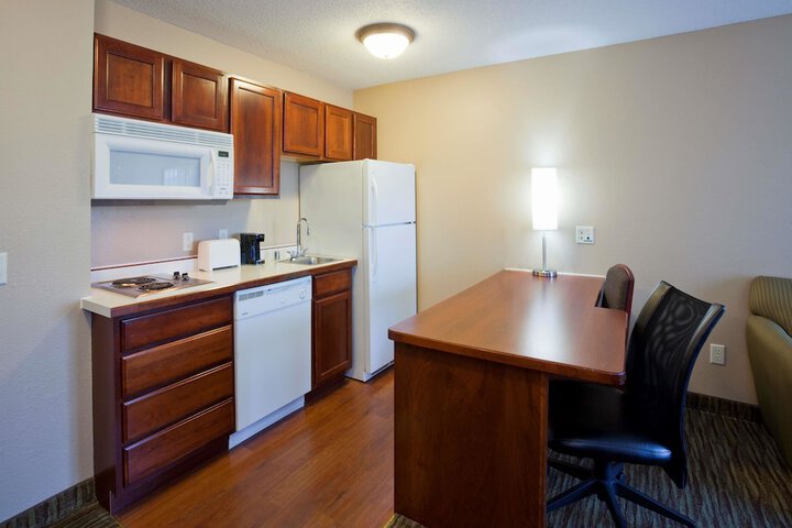 1 Bedroom Queen Bed Accessible (2 of 10)