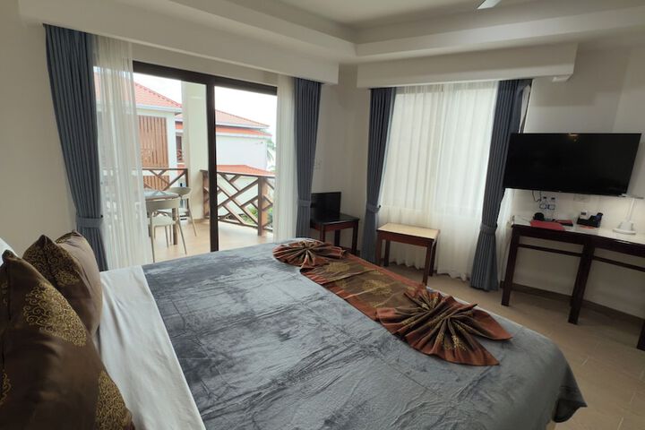 Room 65 of 272