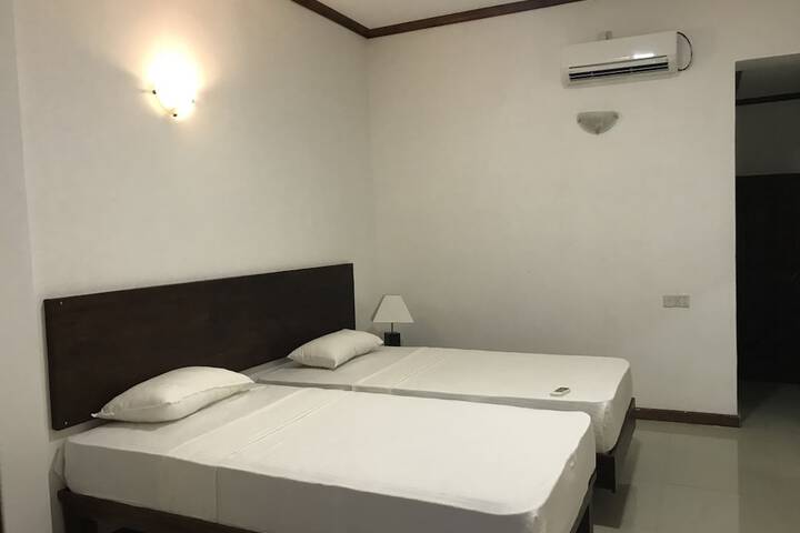 Room 4 of 27