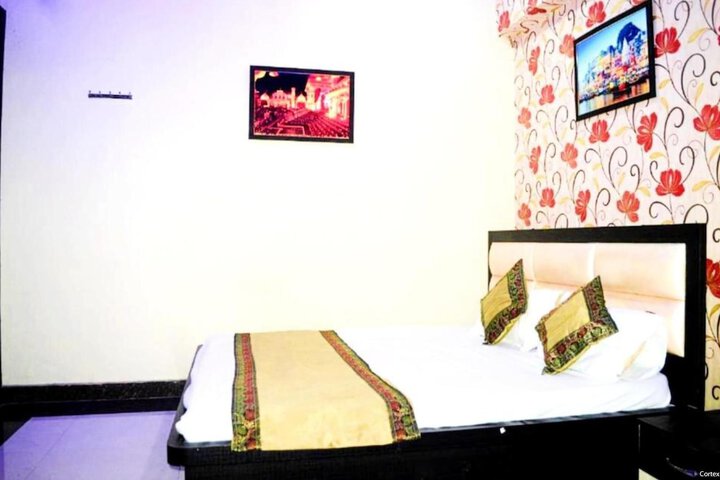 Room 3 of 28