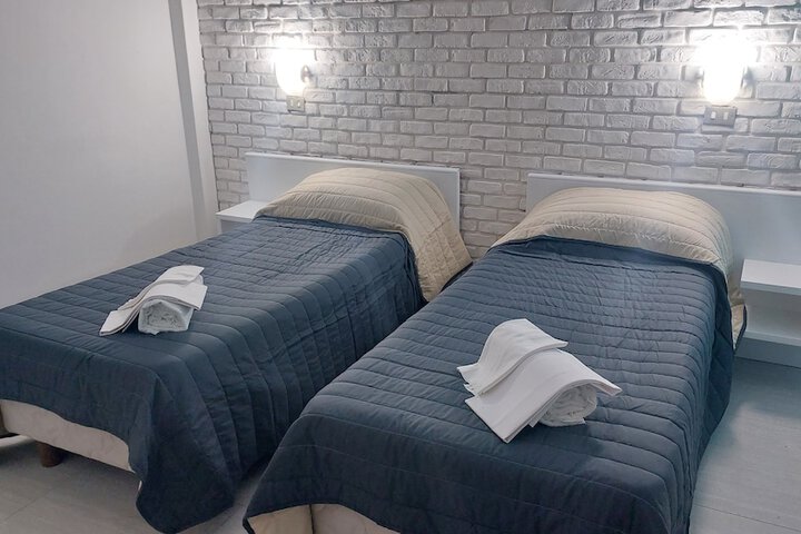 Room 3 of 20