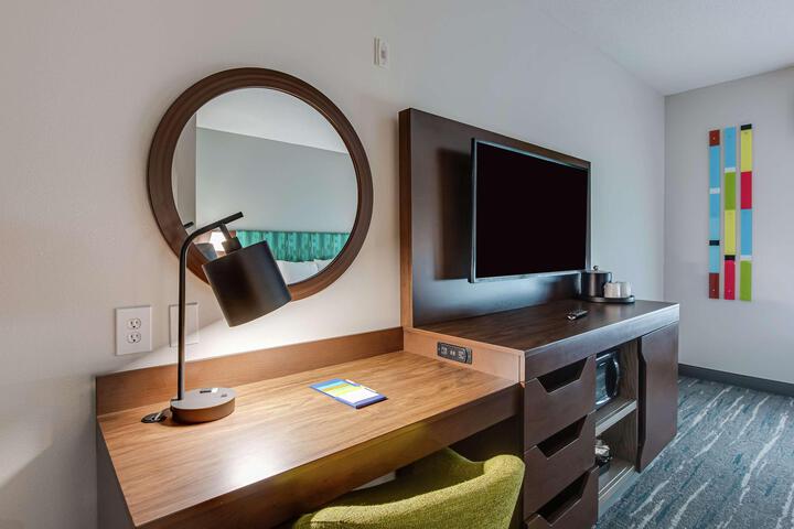 1 King Hearing Accessible Studio Suite (3 of 7)