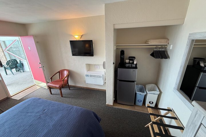 Room 6 of 33