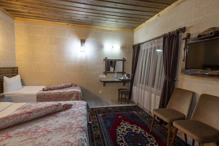 Room 8 of 90