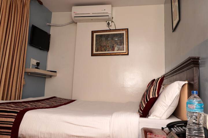 Room 8 of 23