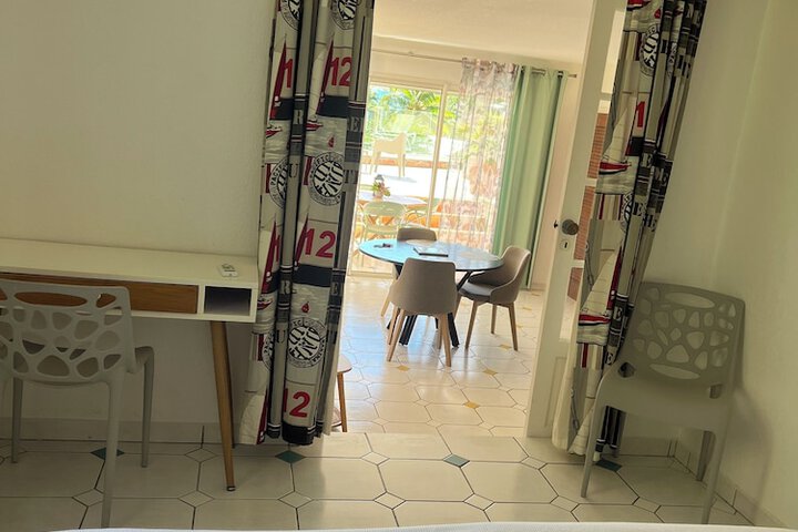 Room 32 of 196
