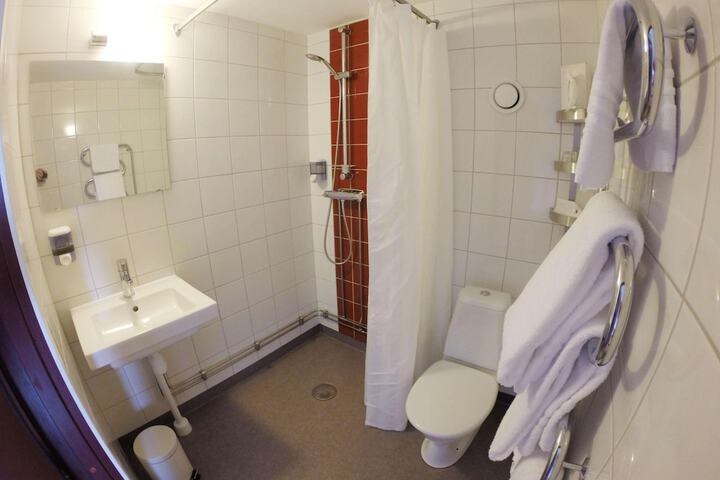 Room 14 of 32